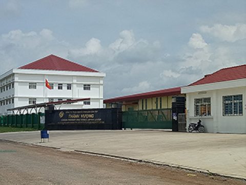 NHÀ THÉP TIỀN CHẾ NHÀ MÁY SẢN XUẤT NGUYÊN PHỤ LIỆU DÀY DA THÀNH VƯỢNG