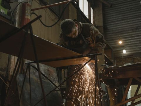 Những yếu tố quyết định chi phí gia công kết cấu thép